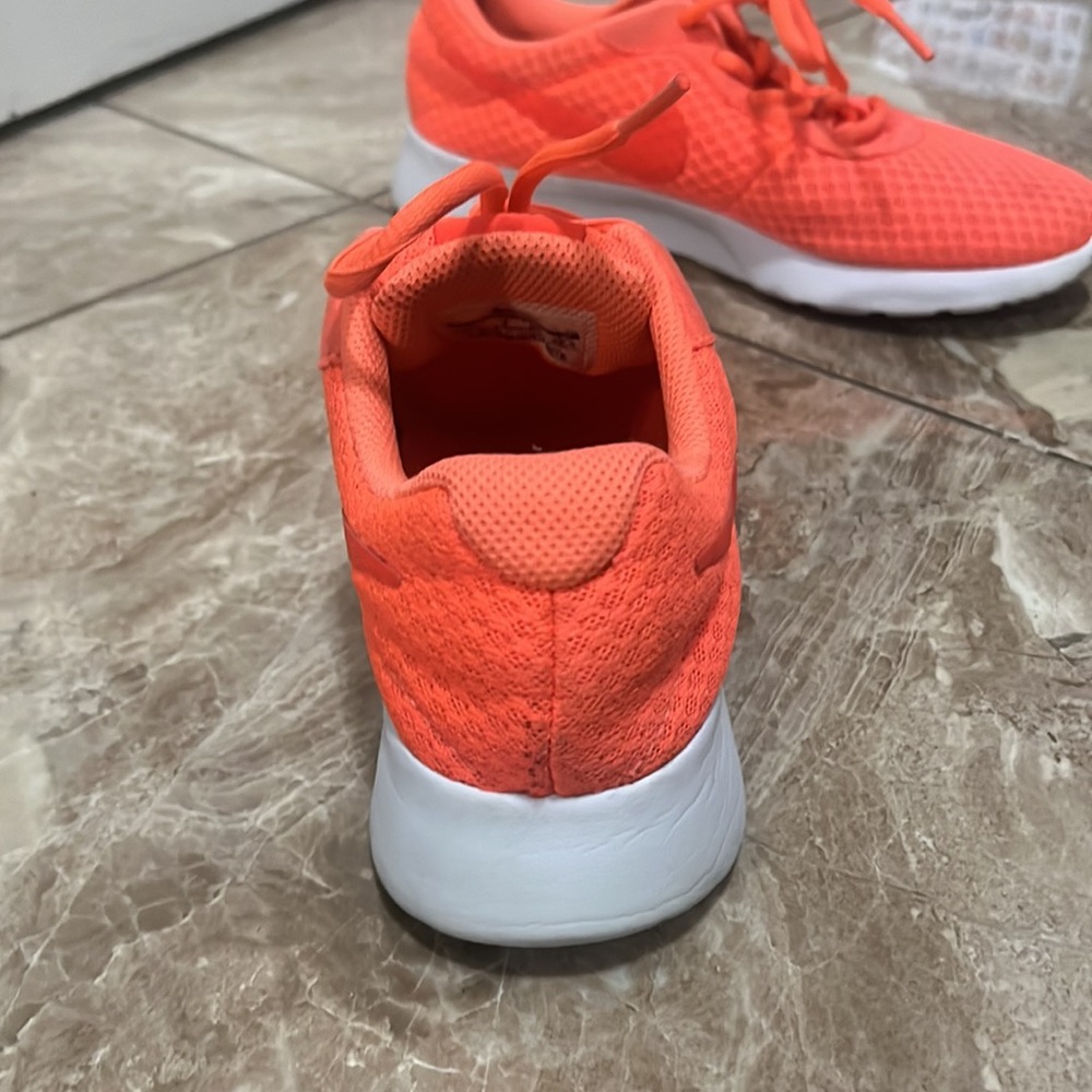 Nike Tanjun Sneaker - Picture 5 of 6